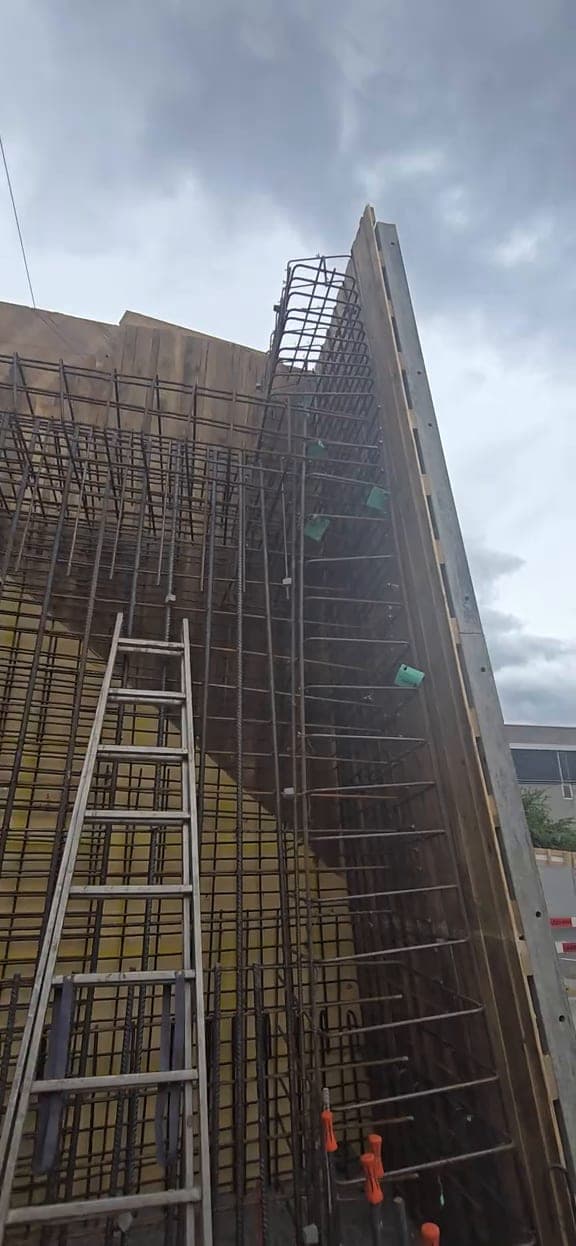 Wall and retaining-wall reinforcement