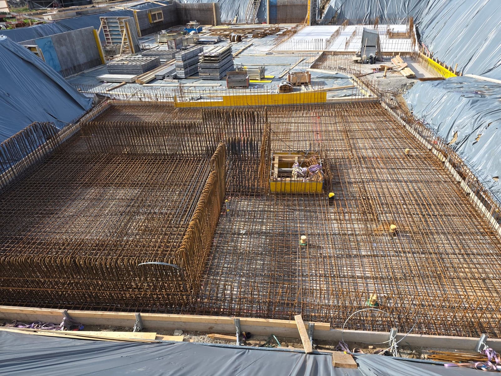 Columns, foundations and base slabs
