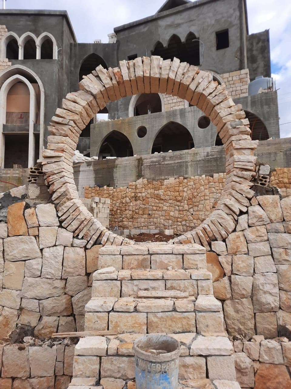 Natural stone masonry and façades