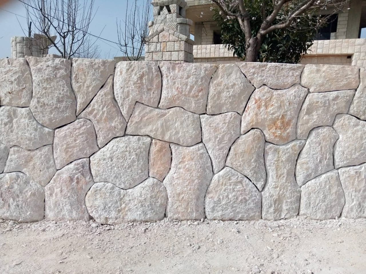 Natural stone masonry and façades
