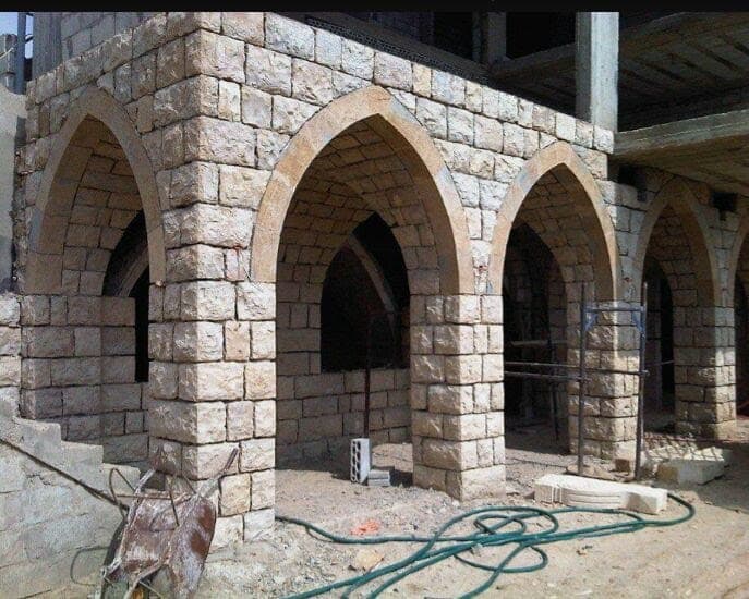 Vaults and arches in natural stone
