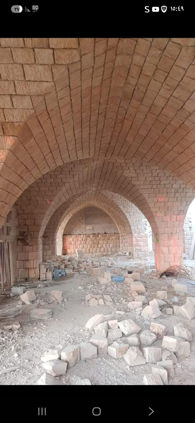 Vaults and arches in natural stone