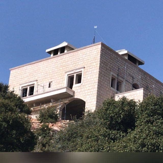 Natural stone masonry and façades