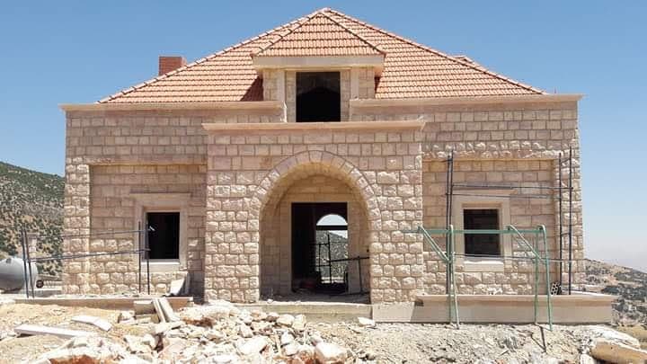 Natural stone masonry and façades