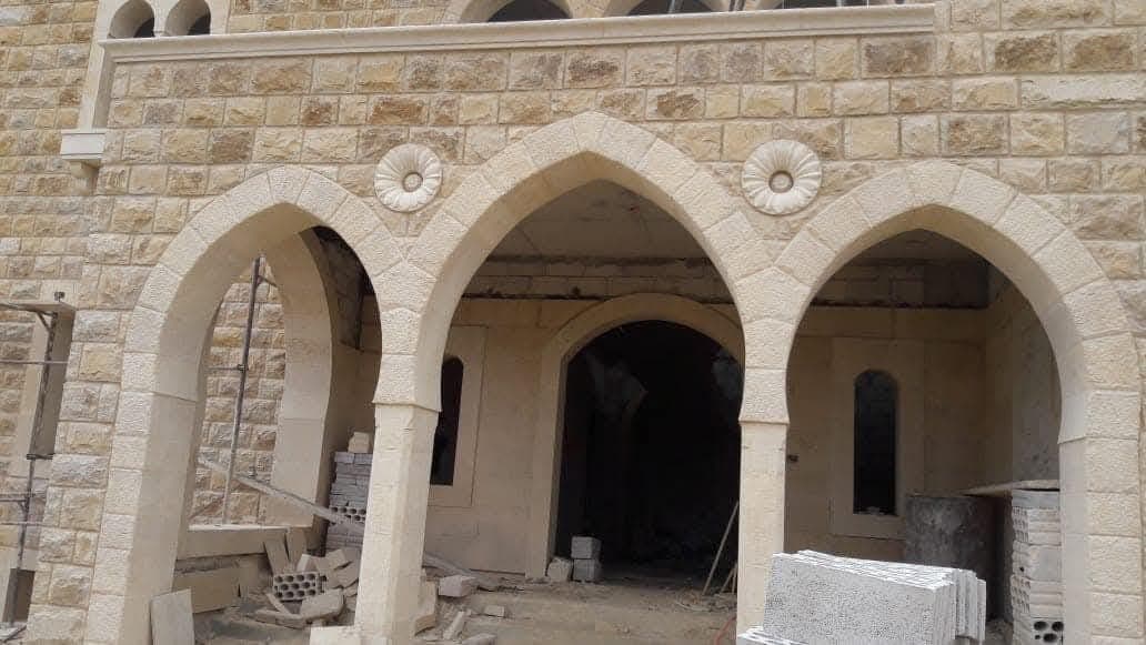 Vaults and arches in natural stone