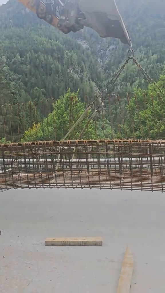 Edge rebar on a bridge deck